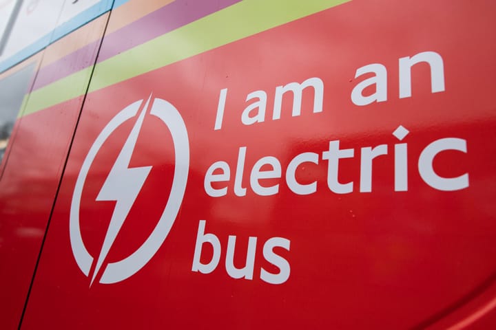 Slogan "I am an electric bus" on Superloop bus, launched to prepare for ULZ expansion.